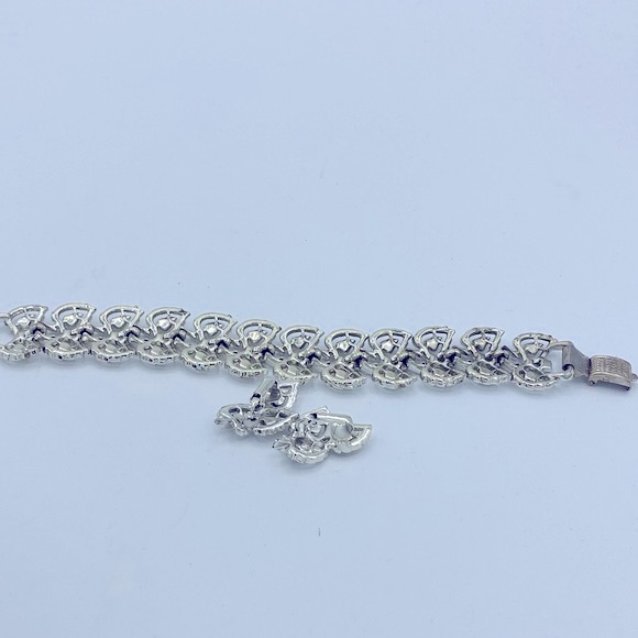 Vintage CORO Bracelet/Earring Set 1950s Silver Toned Leaf Design ClipOn Earrings - Picture 5 of 10